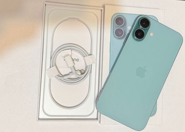 Купил на АлиЭкспресс iPhone XR в корпусе iPhone 16 за 20к. Плакал и смеялся, но денег не жалко. Купил на АлиЭкспресс iPhone XR в корпусе iPhone 16 за 20к. Плакал и смеялся, но денег не жалко. Фото.
