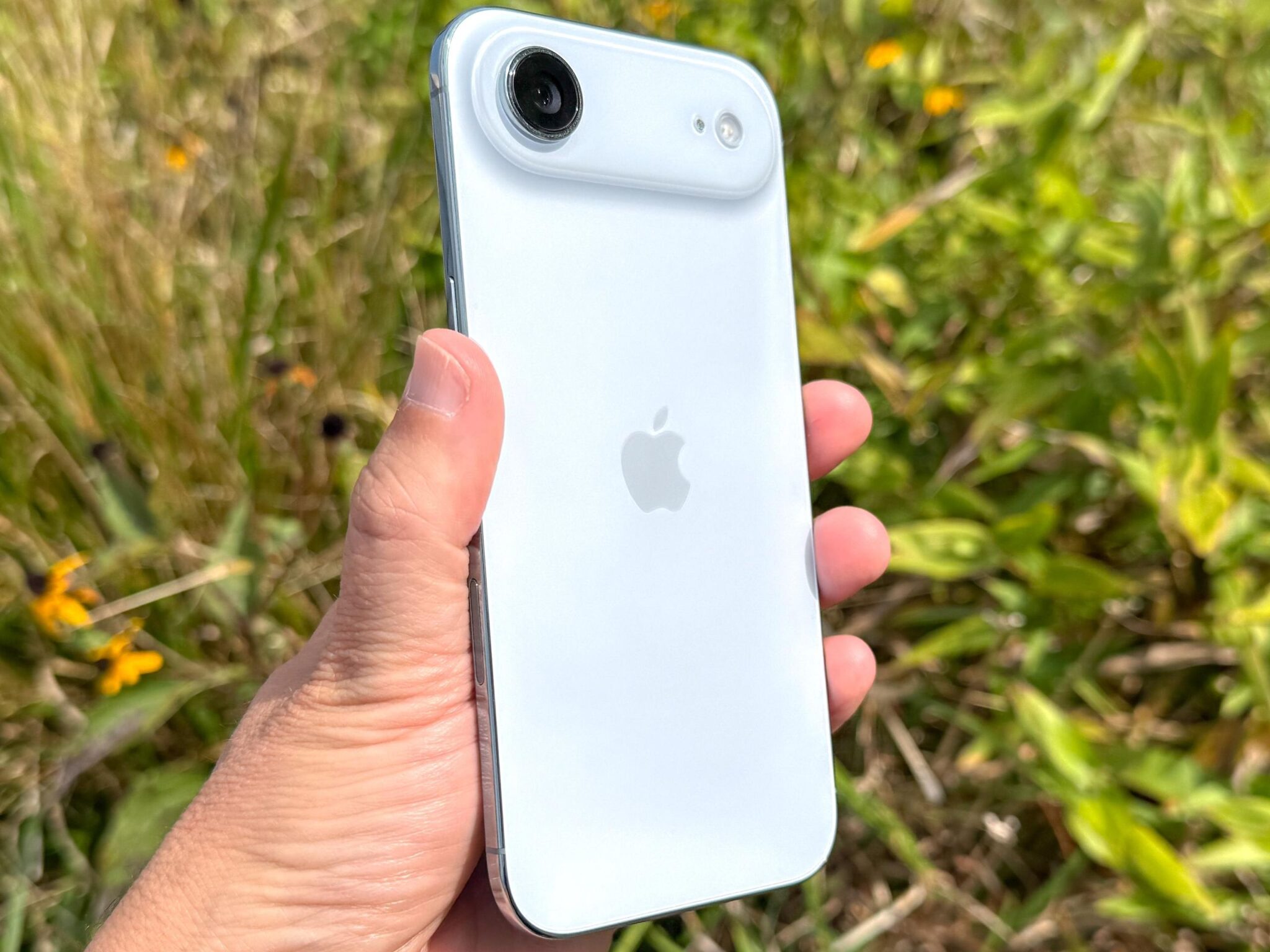 Стоит ли ждать iPhone Air 2. Если вы не купили iPhone Air только из-за этих недостатков, то второе поколение обещает быть интересным. Я вот задумался. Фото.
