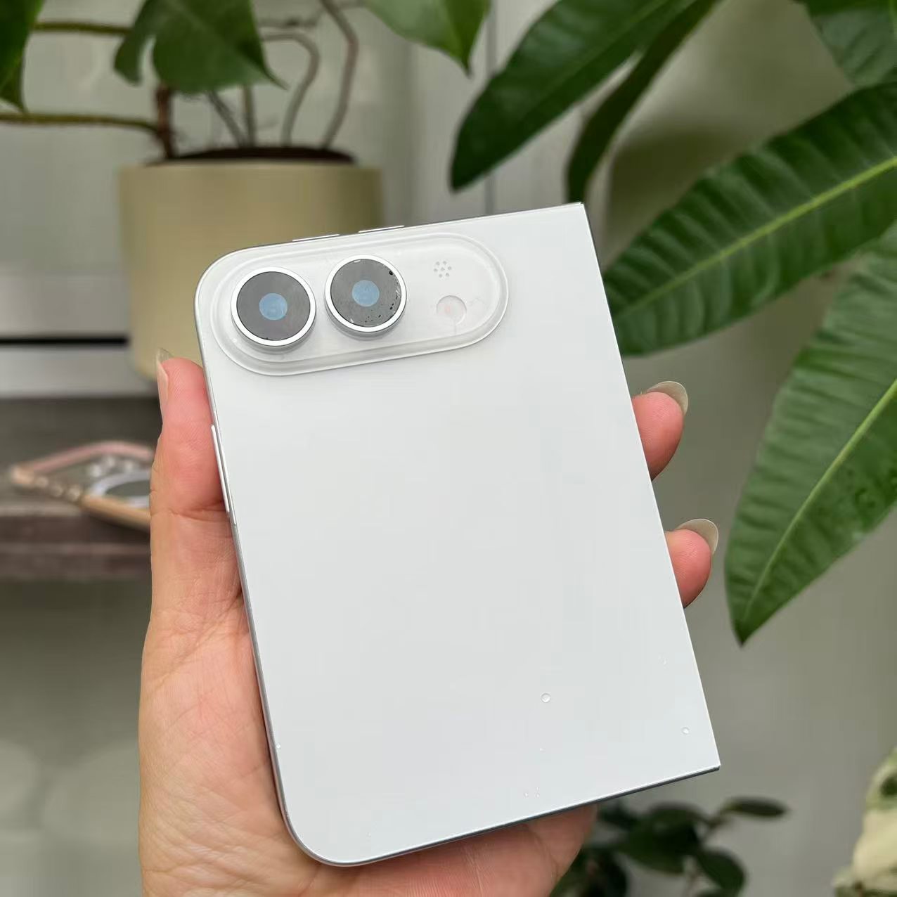 Что такое муляж iPhone Ultra и зачем его покупают. Внешний вид смартфона собран по утечкам. Фото.