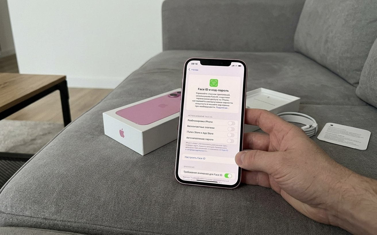 Что на самом деле внутри iPhone XR. На самом деле, работает нормально. Но уже не так быстро как настоящий Айфон 16. Фото.