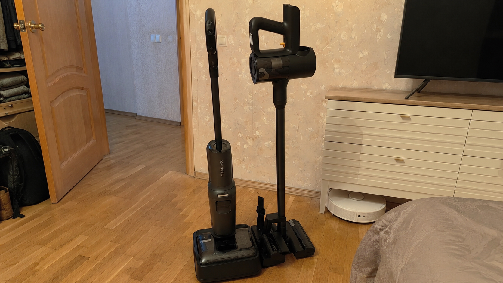 Roborock F25 Combo: моющий и ручной пылесос в одном устройстве. Покупаете одно устройство, а получаете сразу два. Фото.