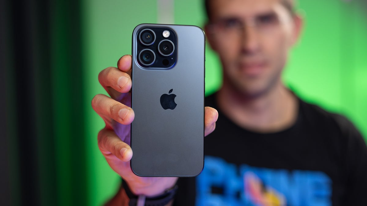Какие iPhone получат новое приложение Siri. iPhone 15 Pro — самое старое устройство, которое у вас может быть, чтобы получить новую Siri. Фото.