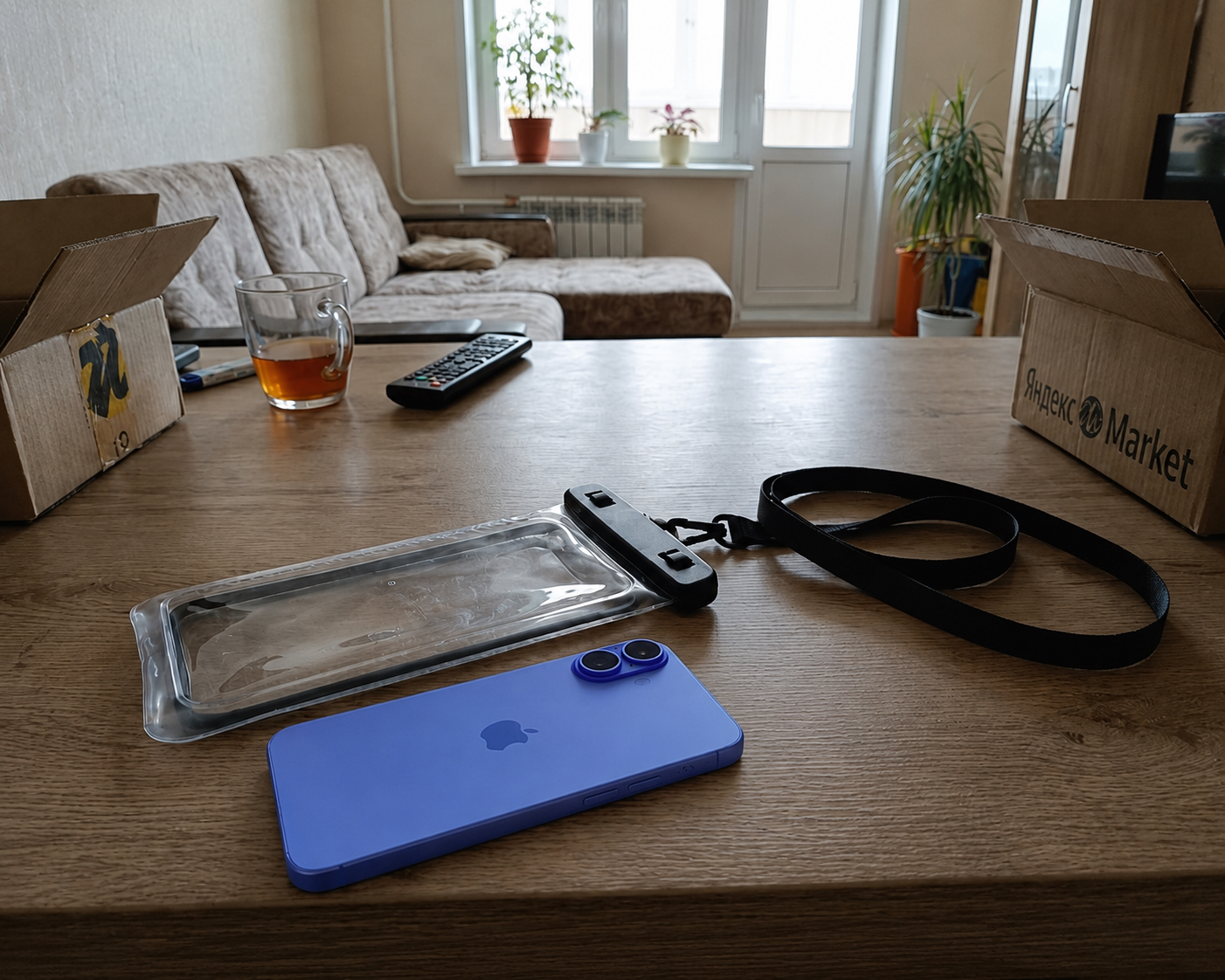 Стоит ли покупать водонепроницаемый чехол для iPhone. Лишняя защита не будет лишней. Фото.