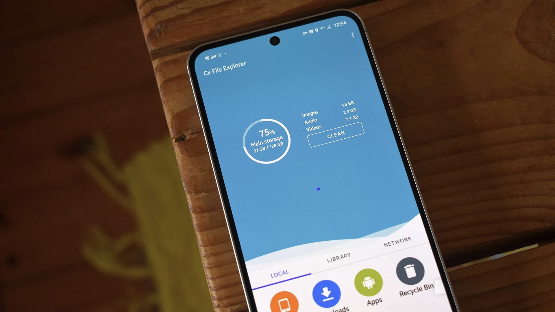 Почему файловая система Android удобнее. Управлять файлами на Андроиде проще. Фото.