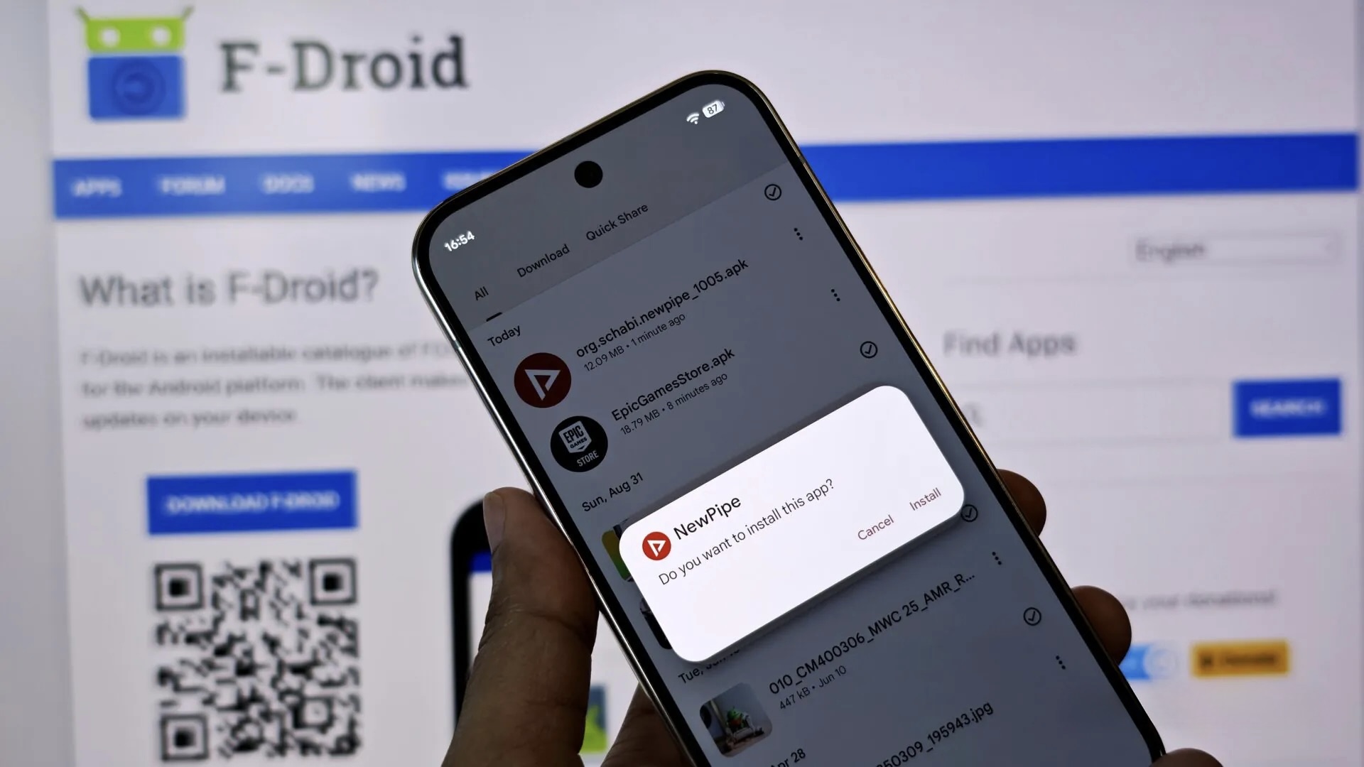 Установка приложений не из App Store. На Андроиде только вы решаете, откуда ставить приложения. Фото.