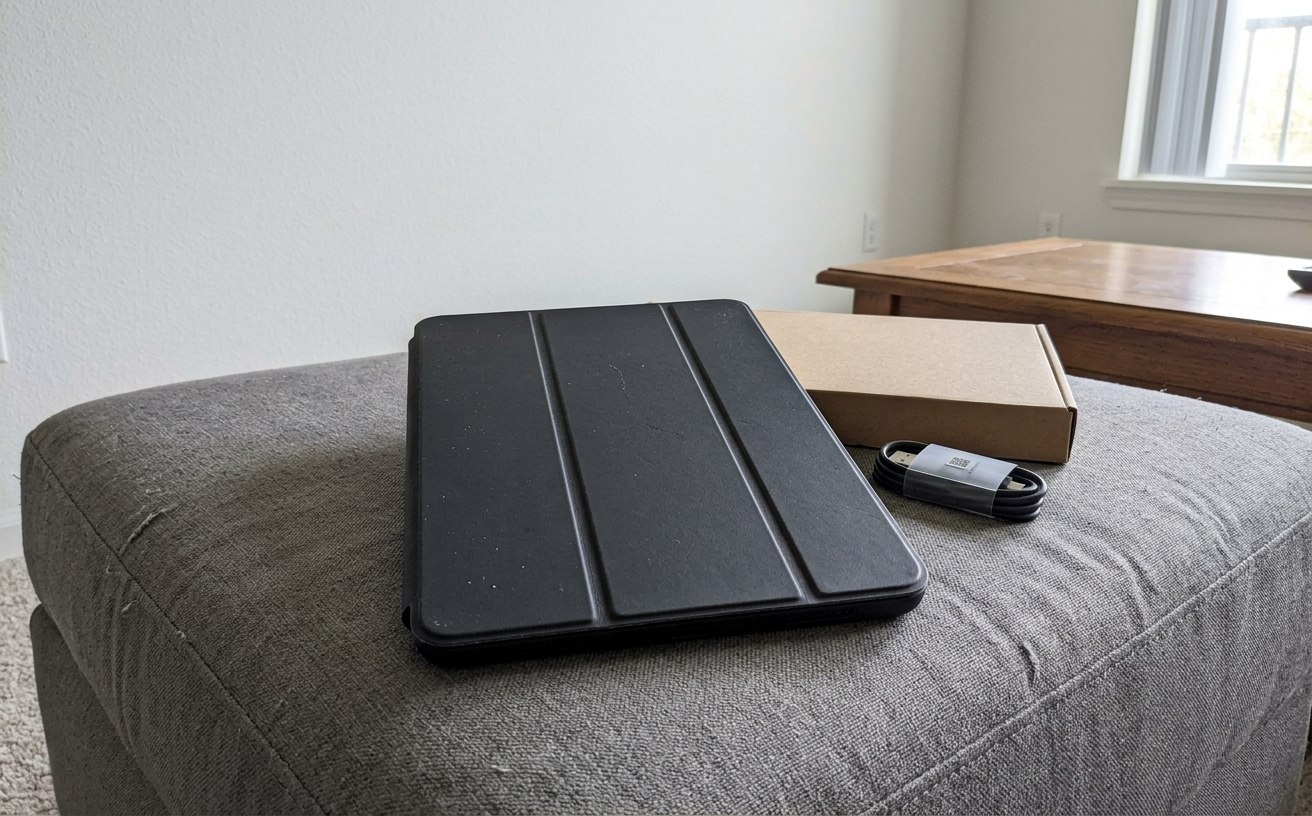 Надежный чехол-книжка для iPad. Качественная защита для планшета. Фото.