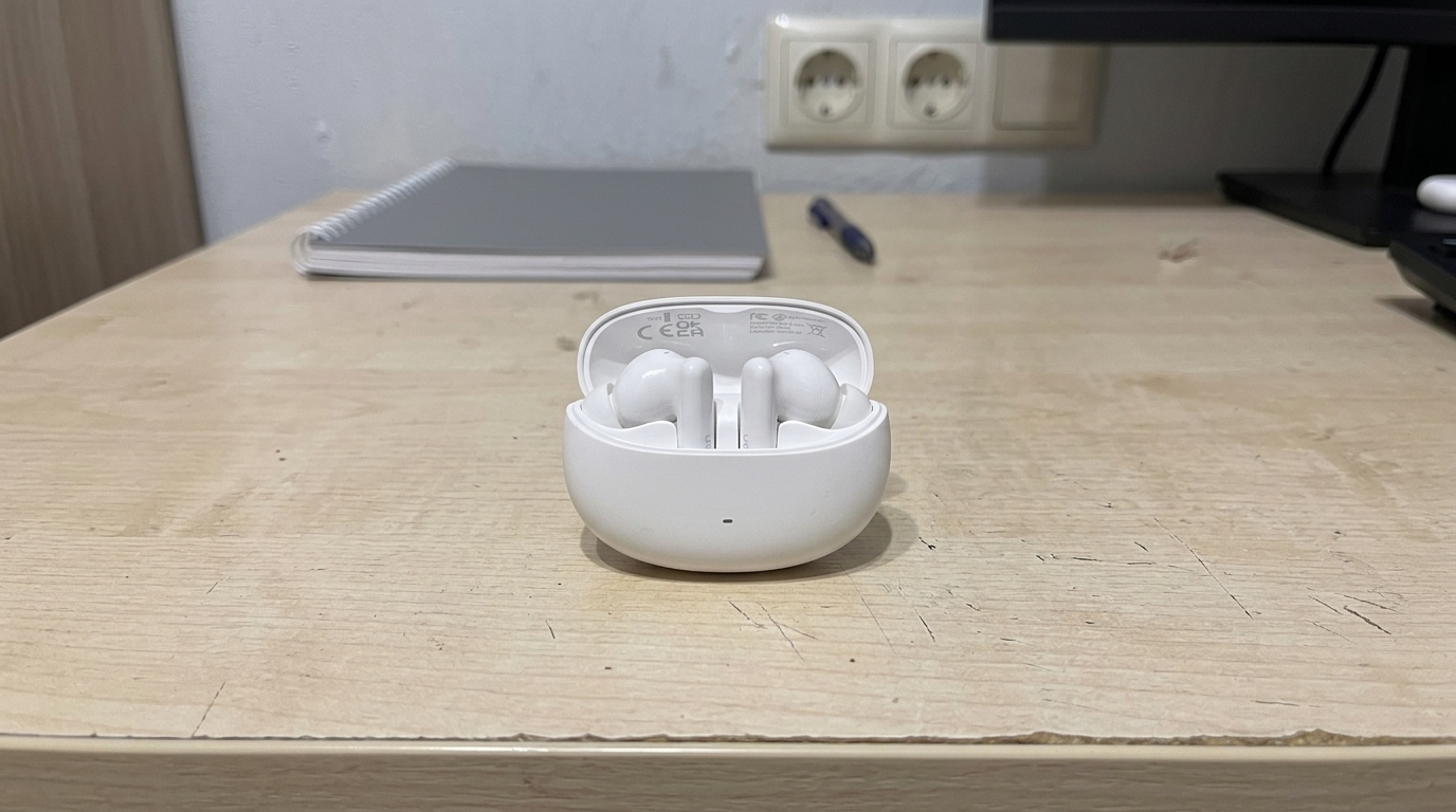 TWS-наушники вместо AirPods за десятую часть цены. Вторую неделю ношу вместо AirPods — и пока не тянет обратно. Фото.