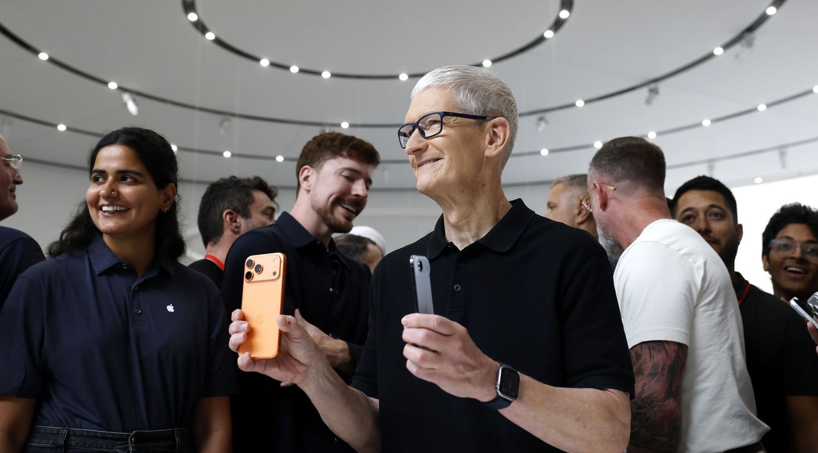 Стоит ли верить слухам об iPhone 18 Pro Max. Apple вряд ли будет хвастаться тем, что Айфон стал крупнее. Фото.