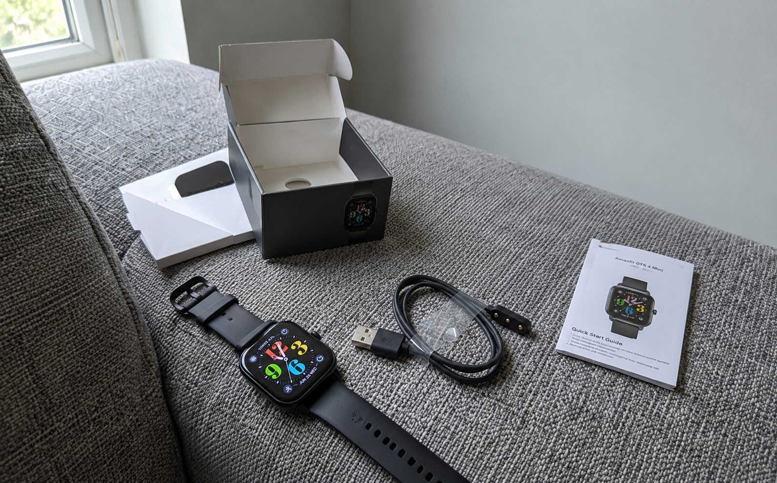 Стоит ли покупать Amazfit GTS 4 mini в 2026 году. Часы получились прикольным, это у них не отнять. Фото.