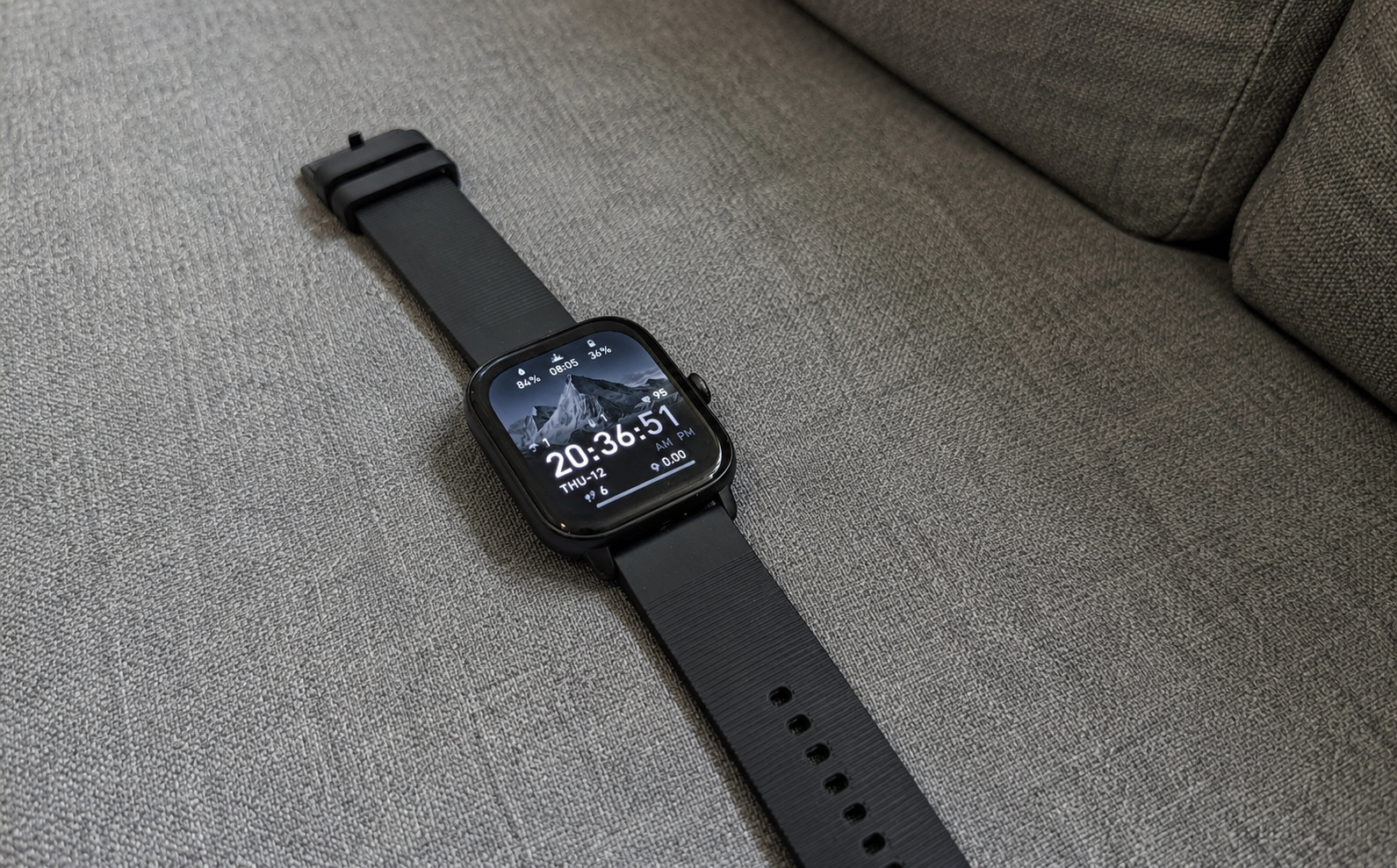 Что умеют Amazfit GTS 4 mini. А еще на выбор в приложении есть много прикольных циферблатов. Фото.