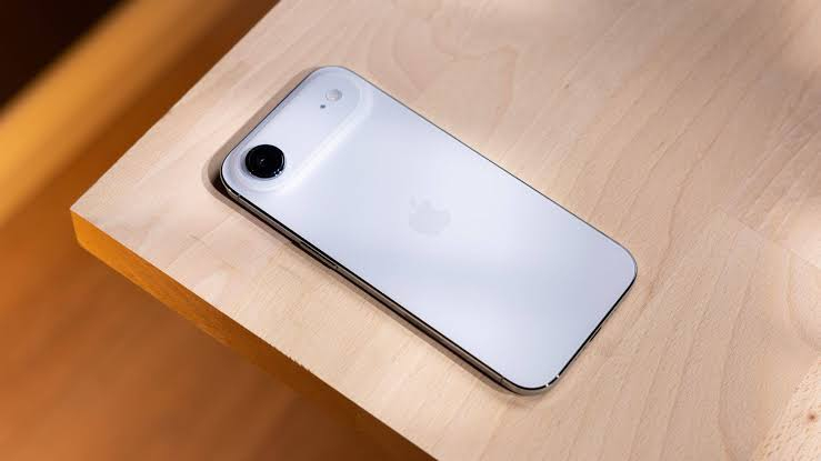 Каким функциям iOS 27 требуется 12 ГБ оперативной памяти. А эти фишки уже станут эксклюзивом самых современных айфонов. Фото.