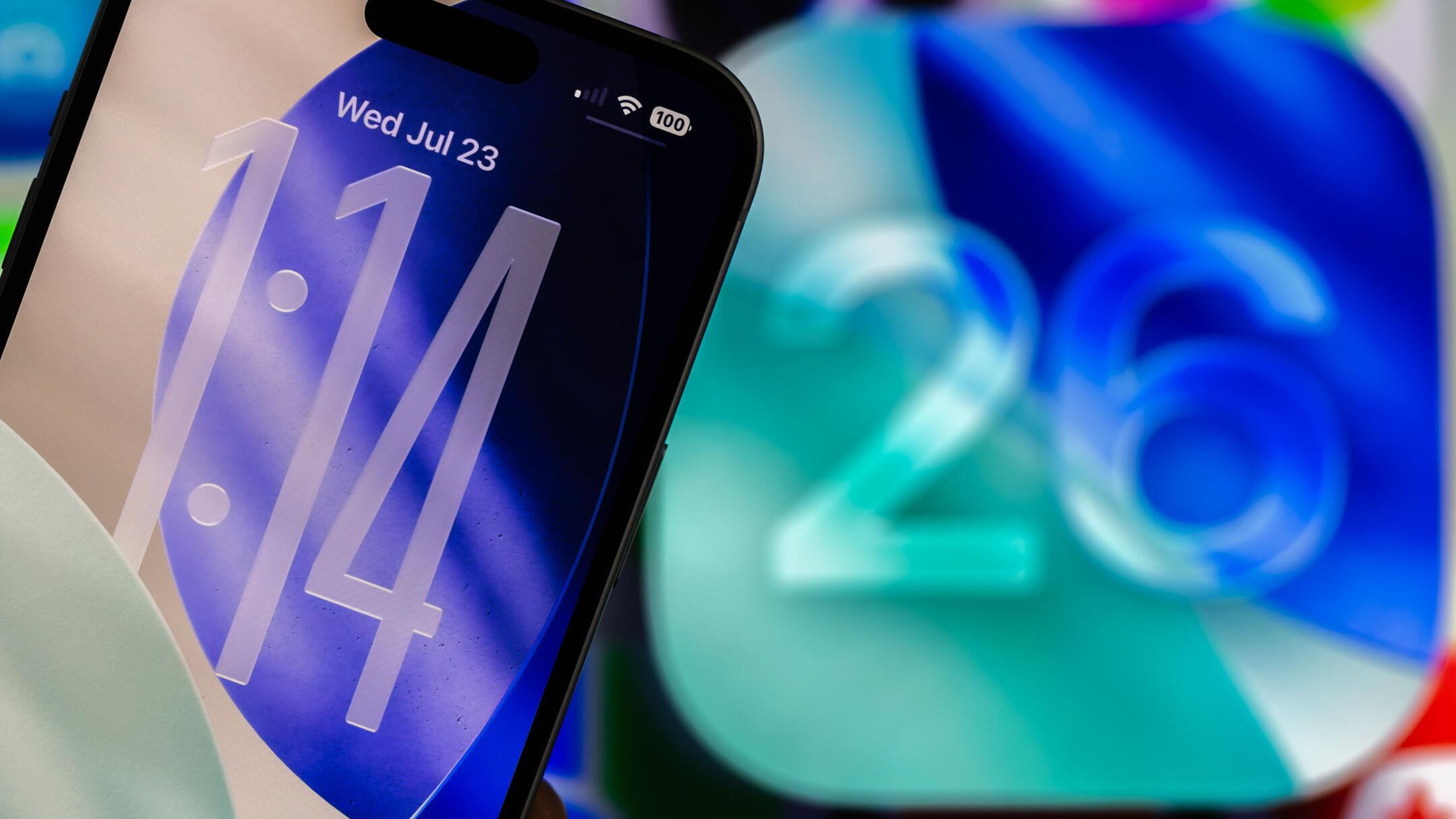 Стоит ли устанавливать iOS 26.6 прямо сейчас. Я однозначно за обновление. Фото.