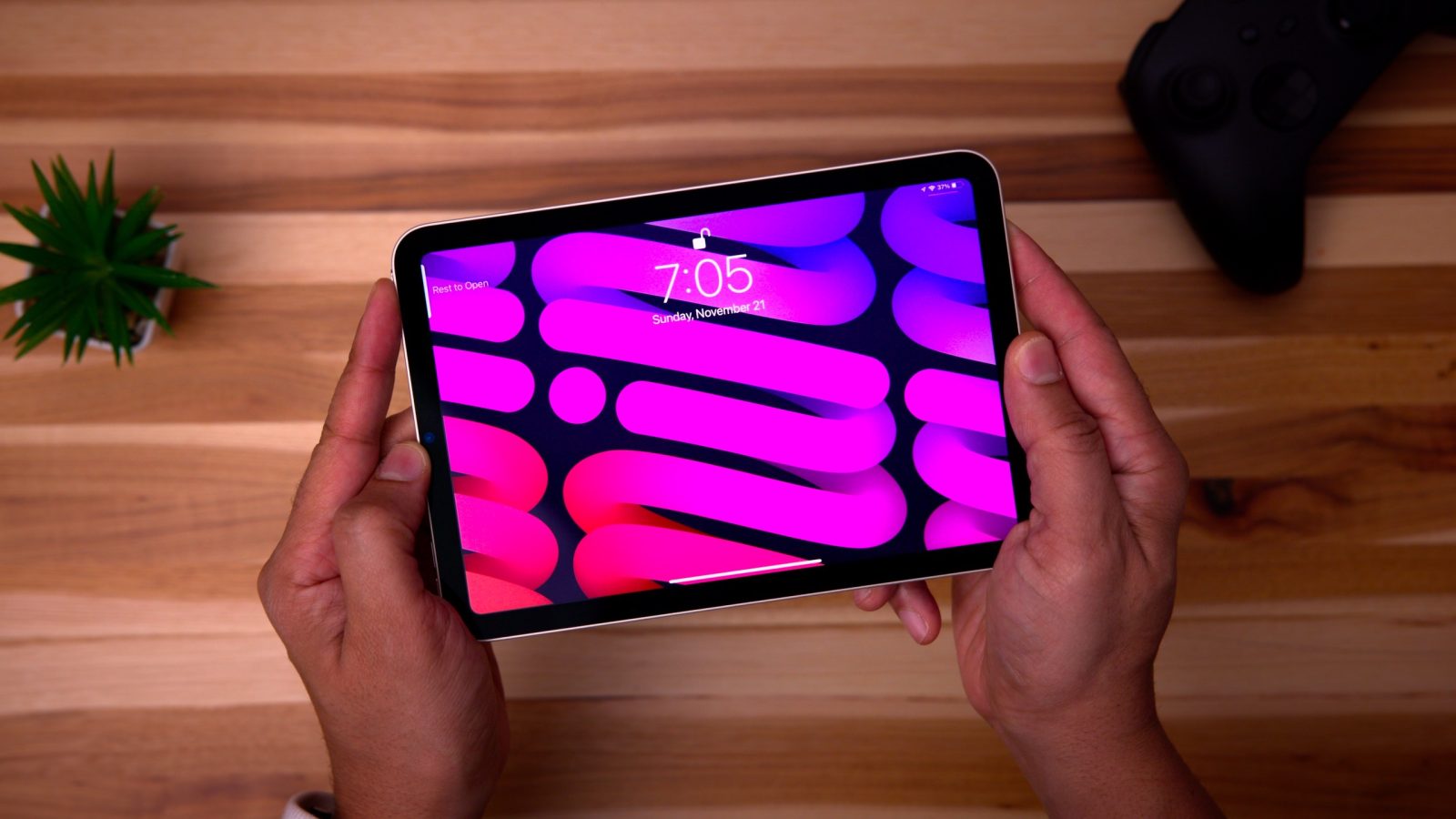 Что выбрать: новый iPad mini или текущую модель. Текущий планшет все еще хорош, хотя его экран некоторых может разочаровать. Фото.