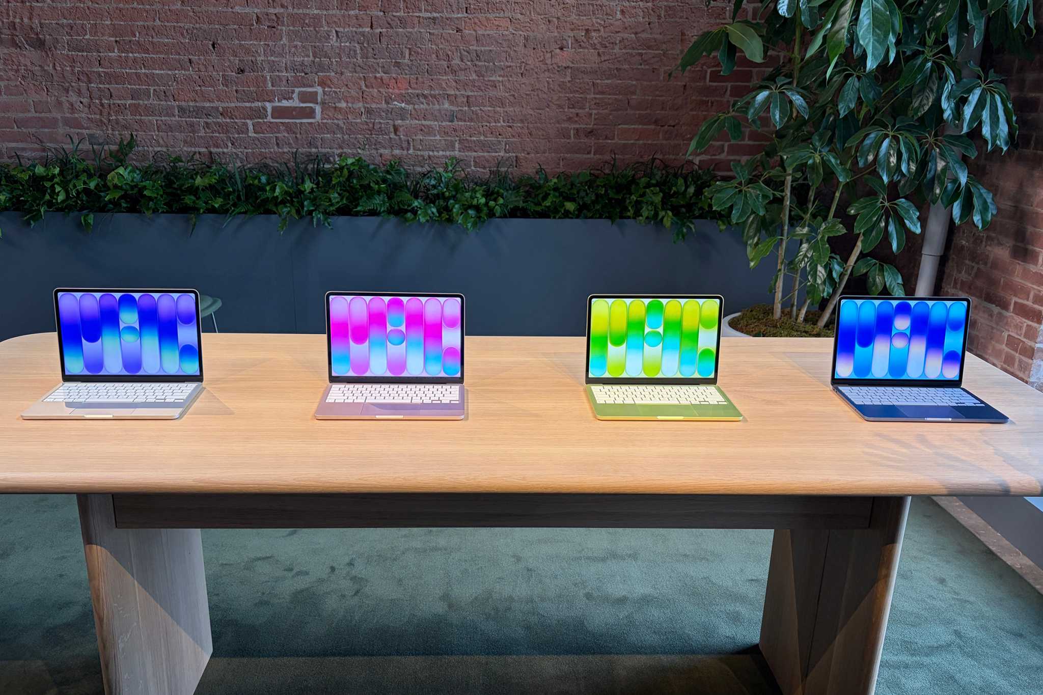 Какие функции Apple Intelligence появятся в MacBook Neo. Обновится и палитра цветов. Фото.