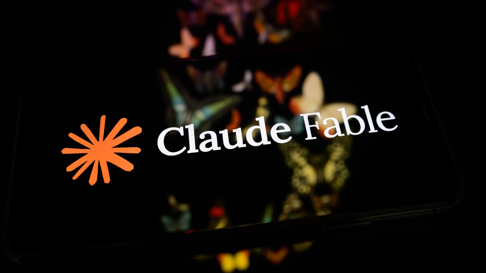 Как выбрать нейросеть для iPhone под свои задачи. Claude умеет почти всё, но и стоит дороже всех. Фото.