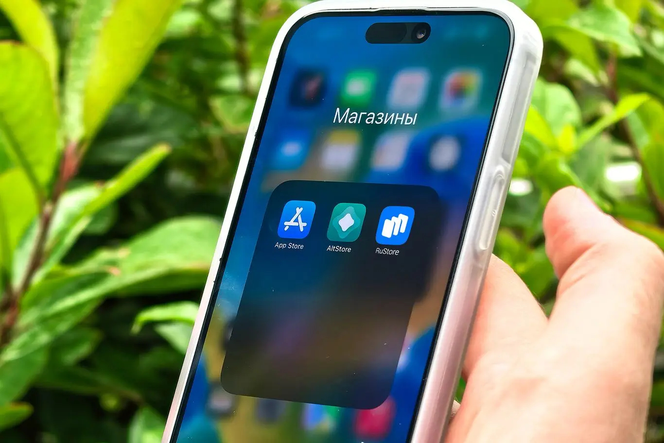Могут ли заблокировать iPhone и App Store в России. Ждать РуСтор на iPhone в ближайшее время точно не стоит. Фото.