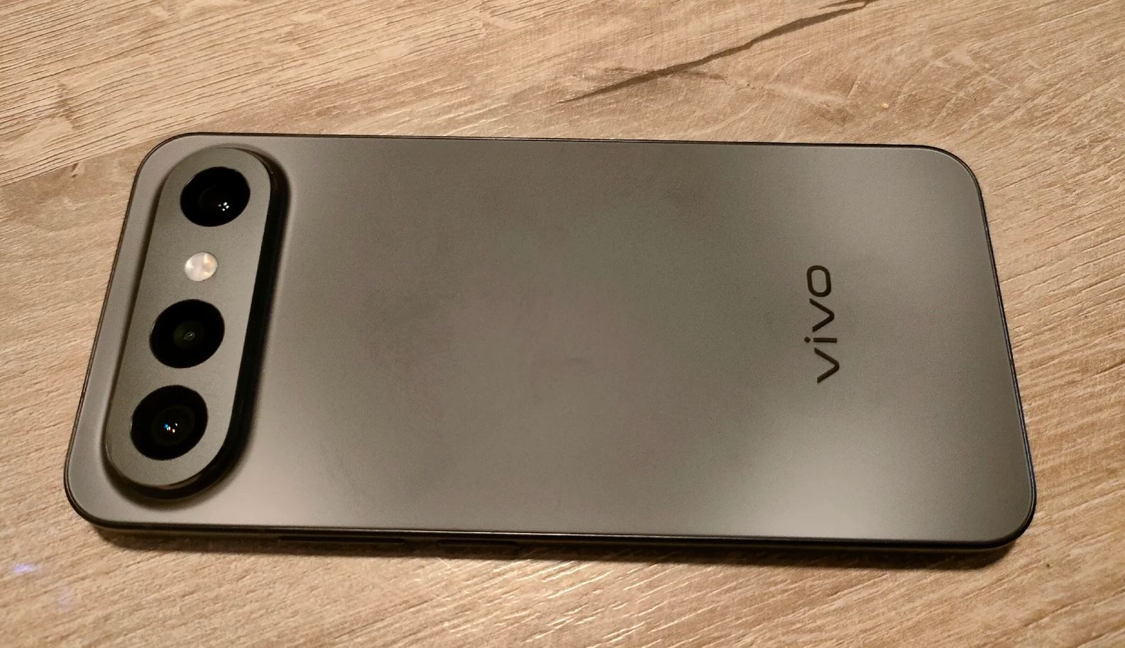 Тонкий и компактный смартфон вместо iPhone Air. Хотели iPhone Air? Лучше возьмите этот vivo!. Фото.
