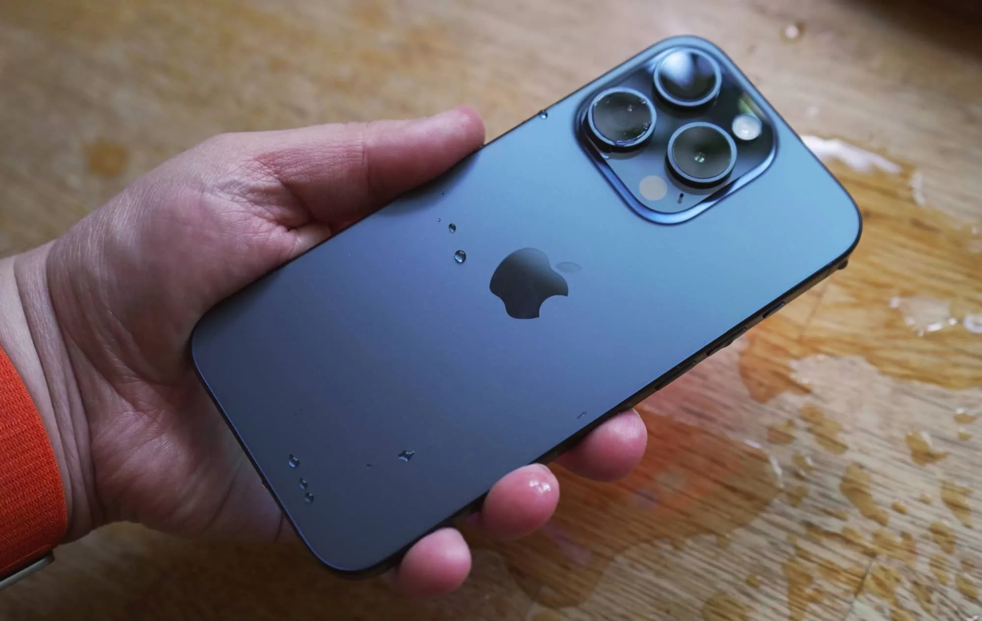 Какие iPhone получат Siri AI. Чтобы попробовать Siri AI, нужен минимум iPhone 15 Pro. Фото.