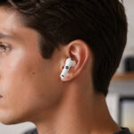 Apple показала на видео, как будут работать камеры в наушниках AirPods. Фото.