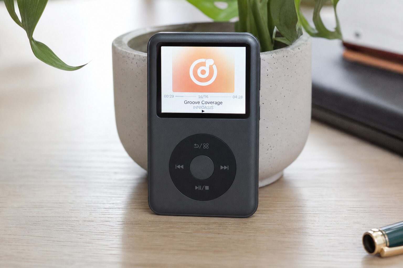 MP3-плеер INNIOASIS в духе iPod Classic — для музыки без смартфона. Музыка отдельно от телефона — иногда только этого и хочется.. Фото.