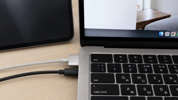 Что будет, если одновременно подключить к MacBook две зарядки: MagSafe и USB-C. Что будет, если одновременно подключить к MacBook две зарядки: MagSafe и USB-C. Фото.
