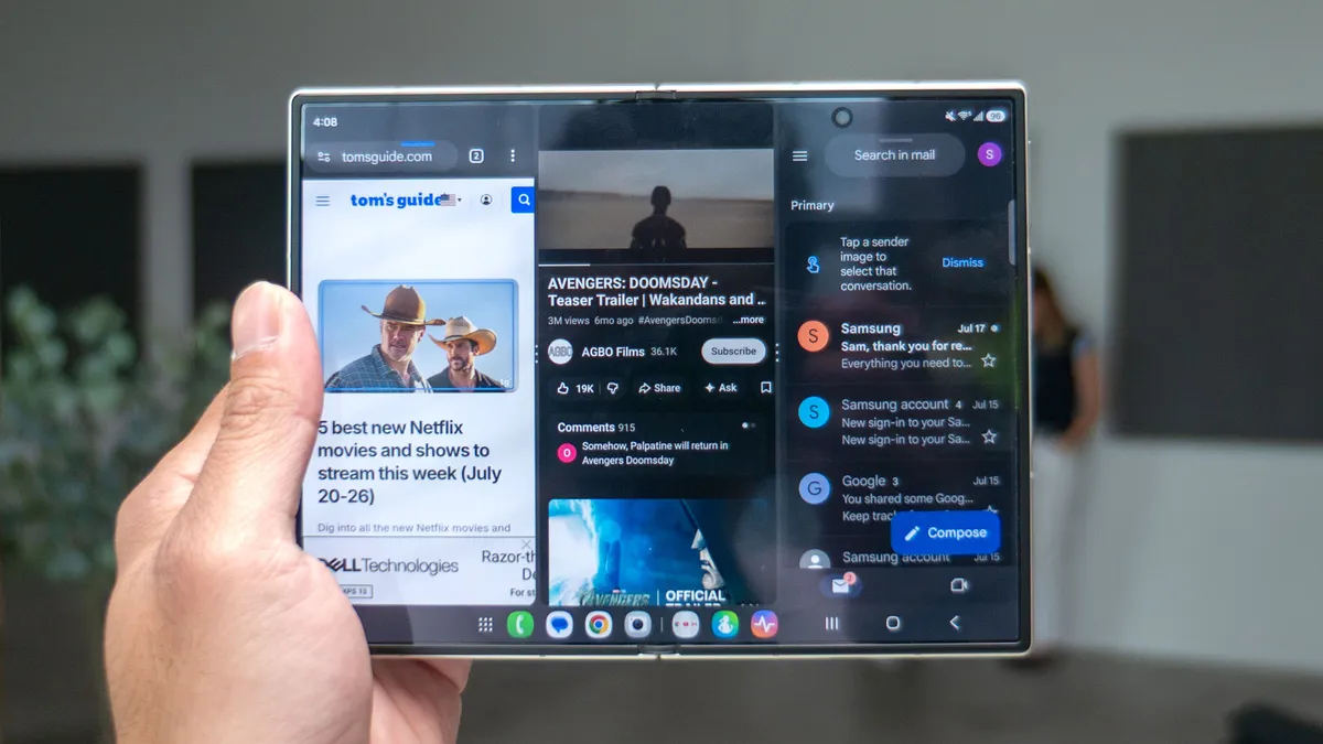 Galaxy Z Fold 8 или складной iPhone: что выбрать. Три приложения на одном экране? Легко для Fold 8. Фото.