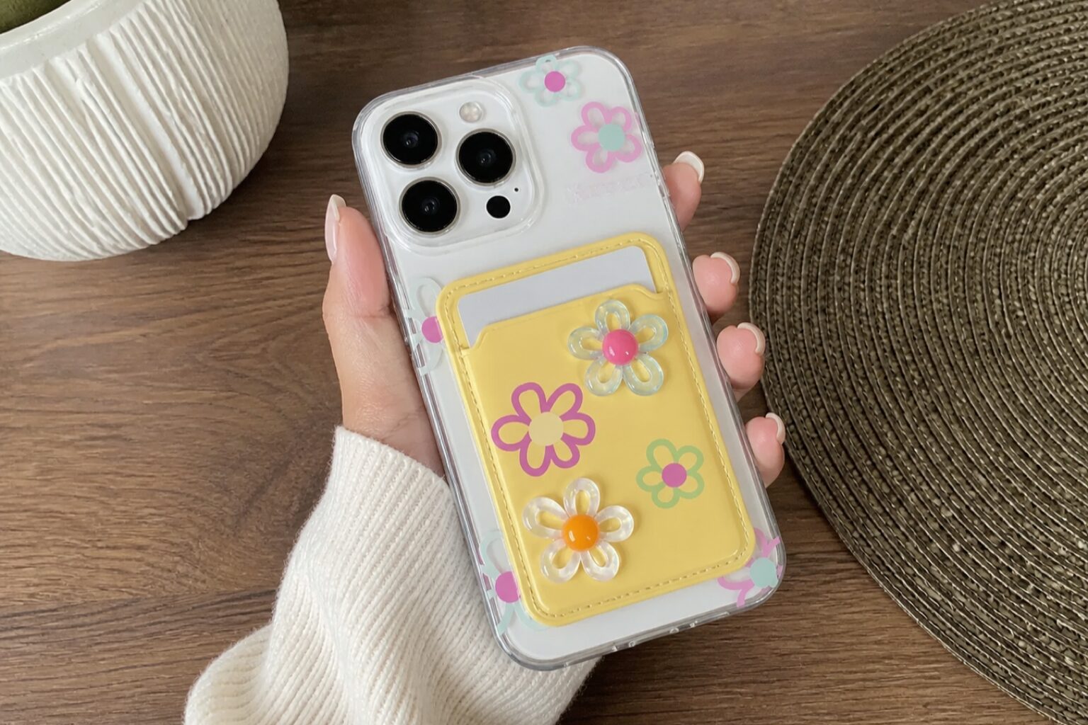 Прозрачный чехол для iPhone с кармашком для карты