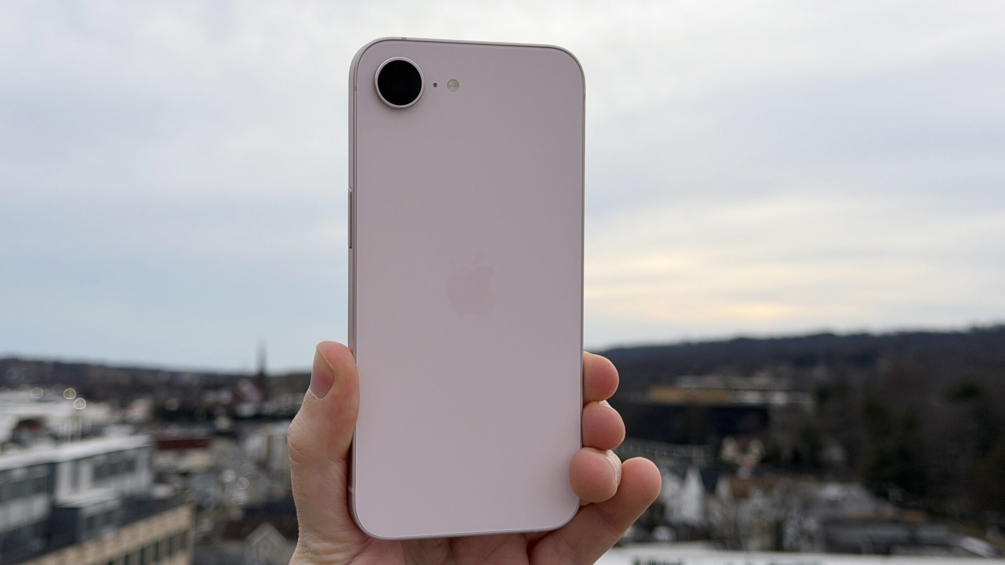 На сколько могут подорожать iPhone 17. Подорожает даже бюджетник iPhone 17e. Фото.