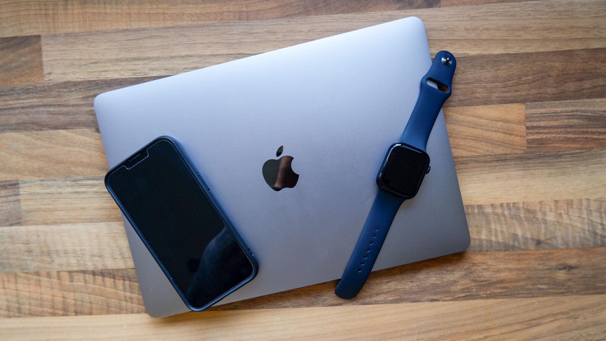 Связка устройств Apple работает так, как не умеет никто. В связке устройства Apple работают просто идеально. Фото.
