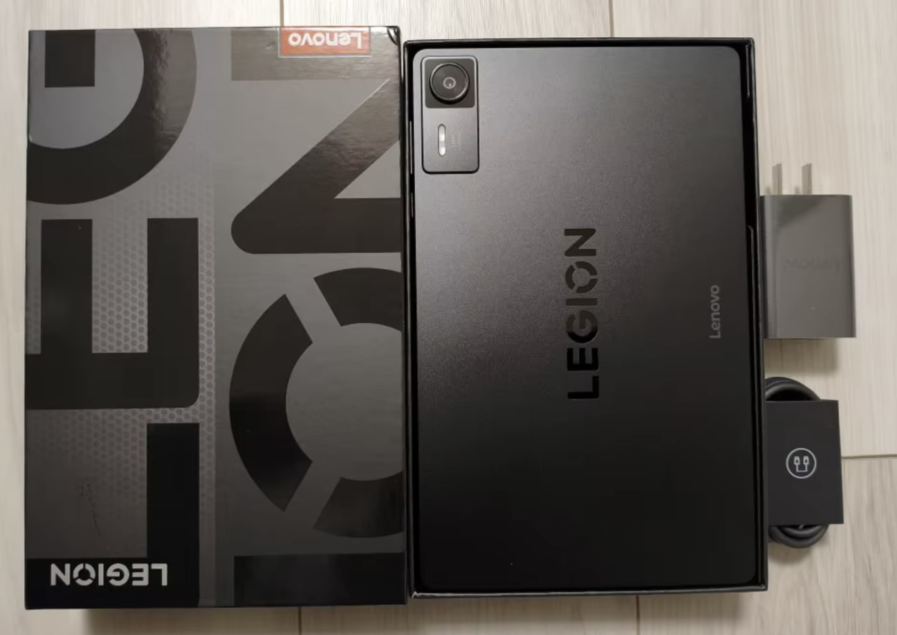 Игровой планшет Lenovo Legion Y700: компактный зверь для мобильного гейминга. 8 дюймов, но по железу даст прикурить половине ноутбуков. Фото.