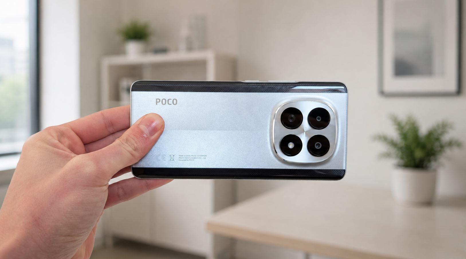 Дёшево, но экран как у смартфонов подороже. POCO M8 — отличный смартфон на каждый день. Фото.
