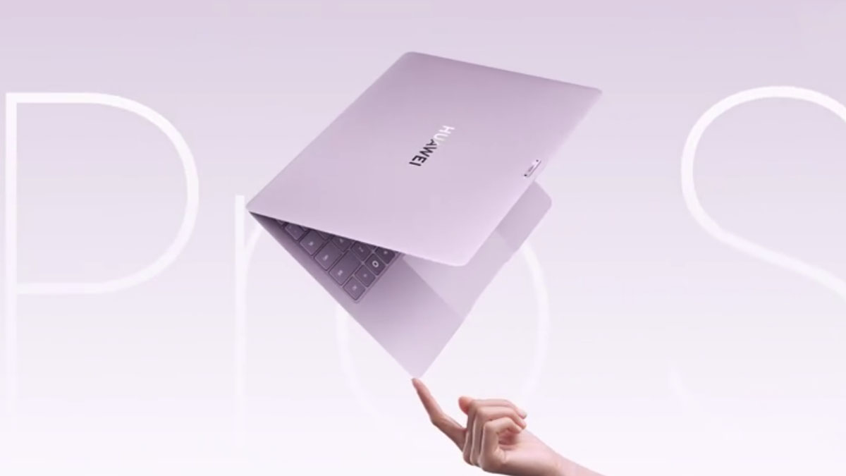 Сравнение MateBook Pro S и MacBook Air M5. Кажется, что Huawei реально можно держать одним пальцем. Фото.