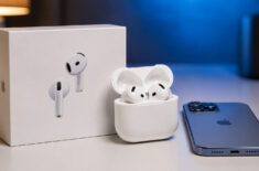 AirPods 5 выйдут вместе с новыми iPhone. Что известно о наушниках Apple. Фото.