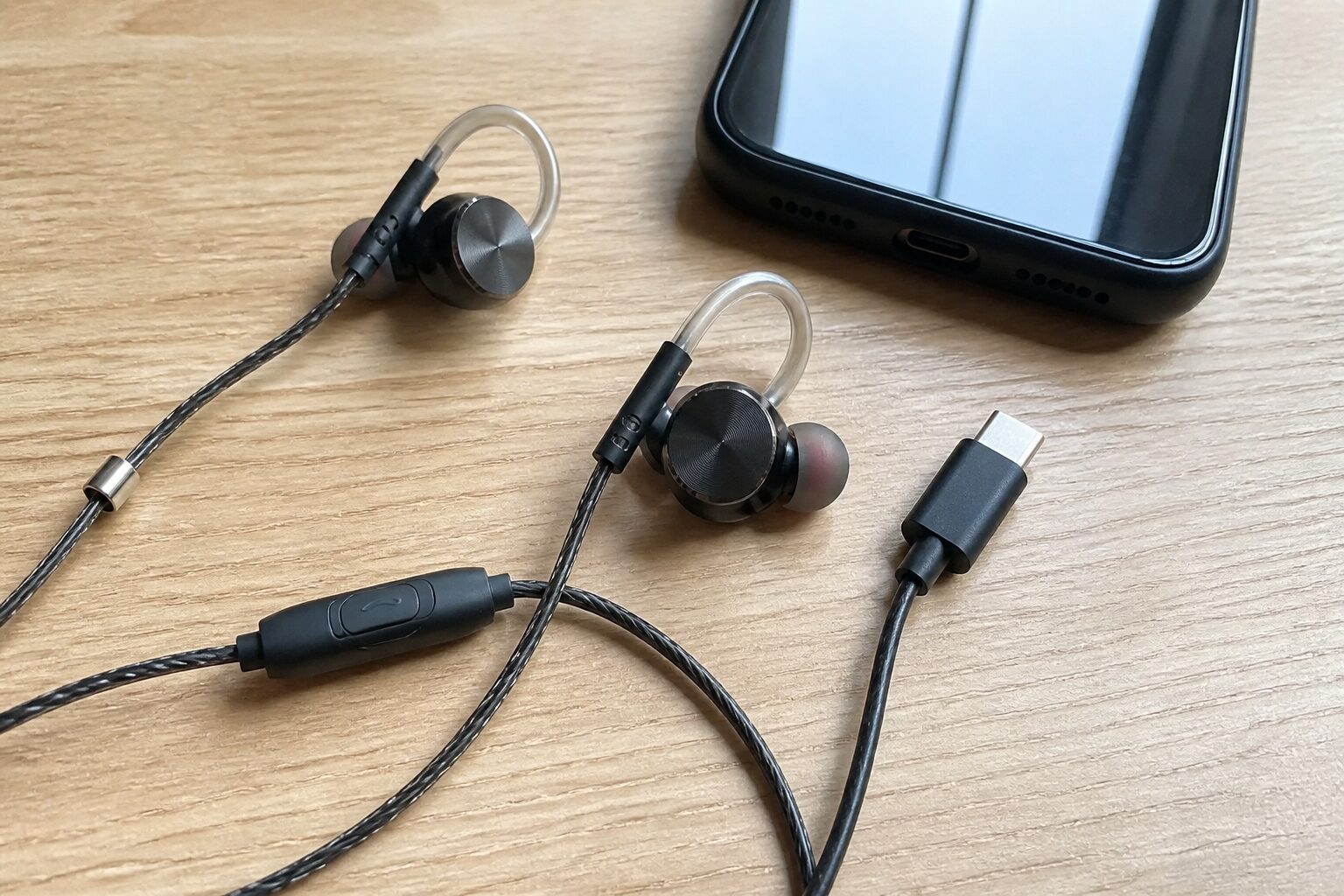 Проводные QKZ DM10 с заушными креплениями и USB-C