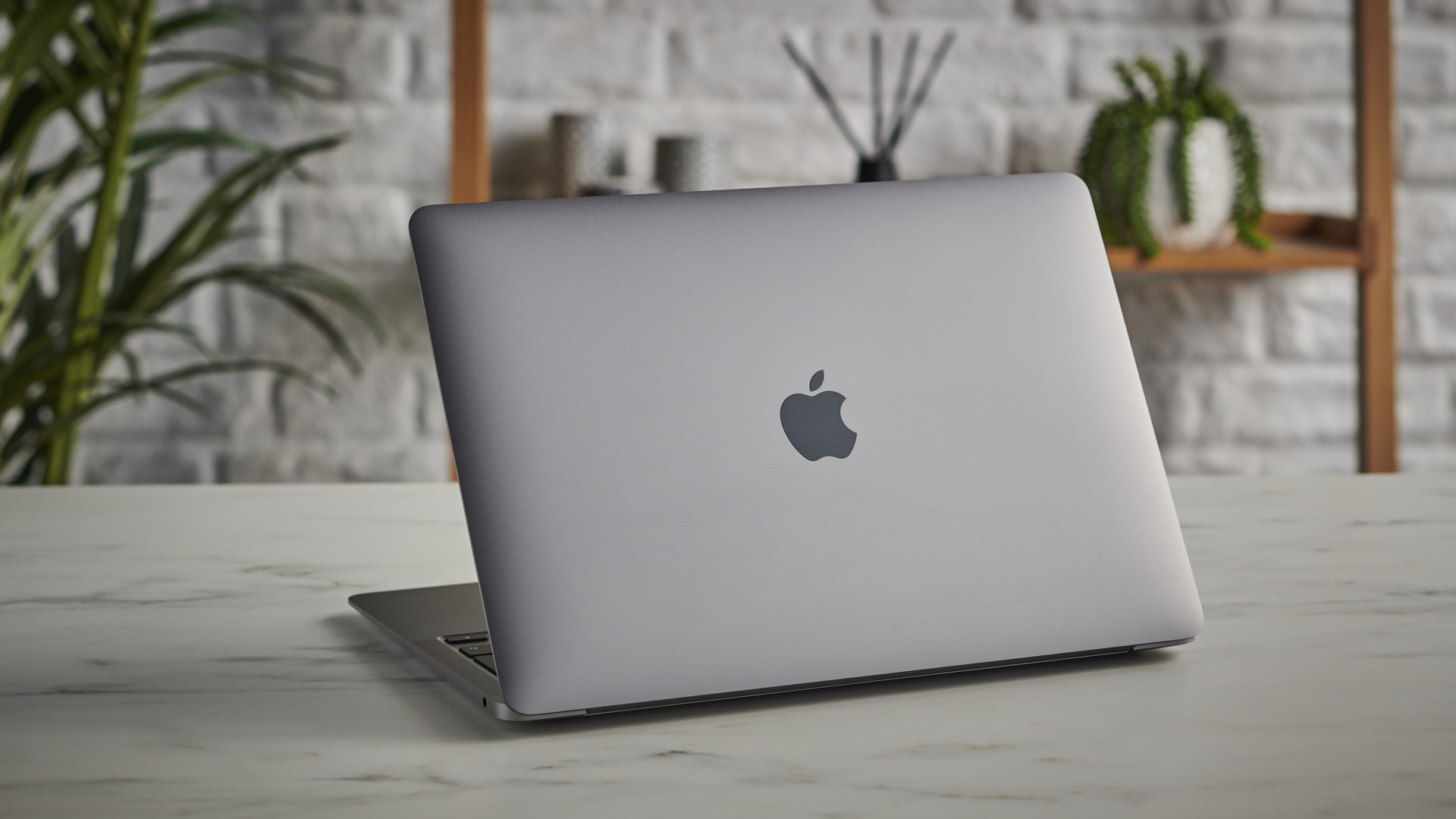 Иконка не появится, пока не включите Siri AI. Новую Siri AI получит даже MacBook Air M1. Фото.