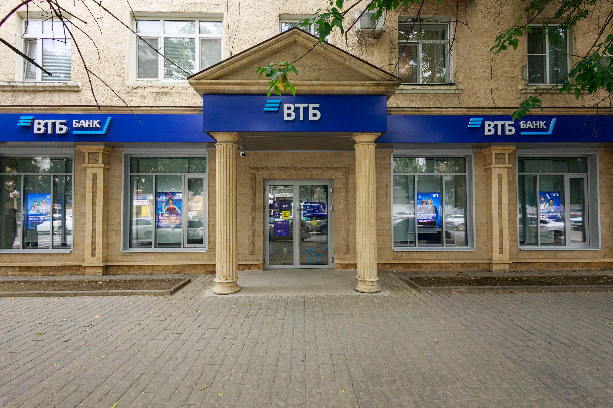 Подтверждение eSIM в офисе ВТБ. Самый простой способ подтверждения — через офис. Изображение: riadagestan.ru. Фото.