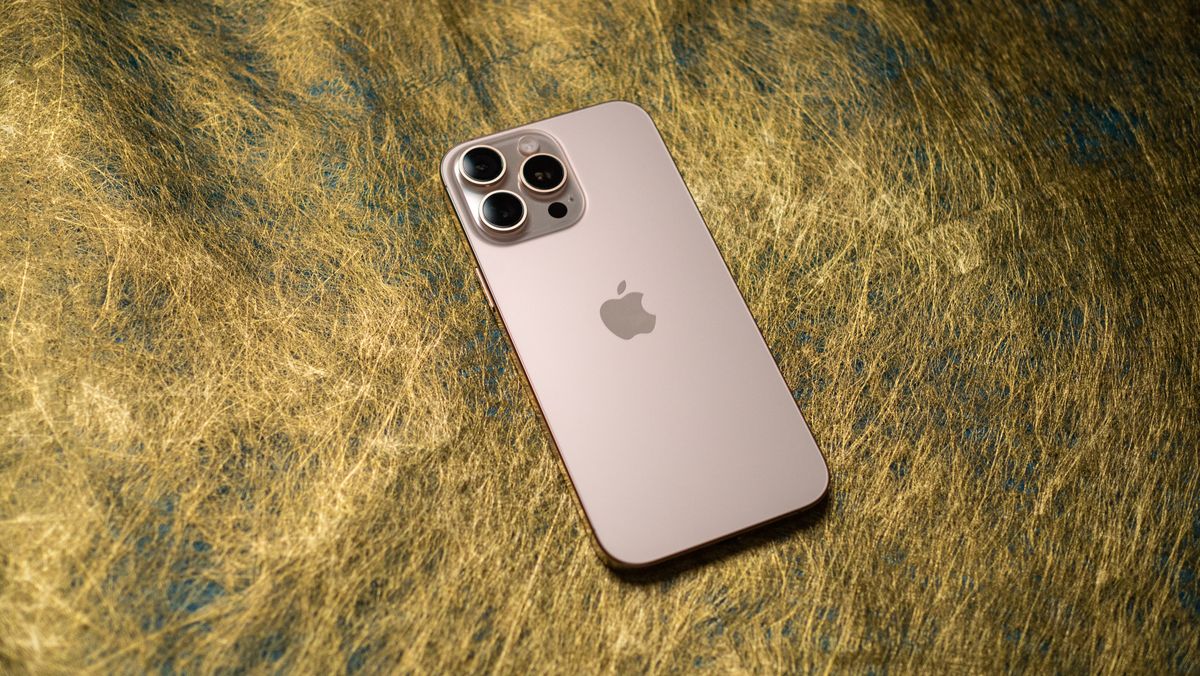 Задняя панель iPhone 16 Pro Max