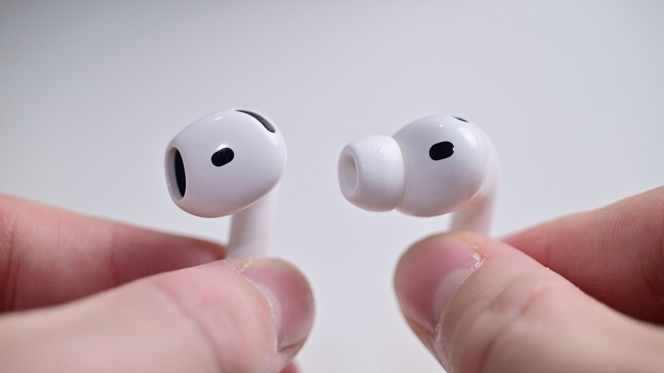 AirPods 5 рядом с AirPods Pro