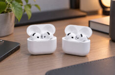 AirPods 5 против AirPods 4: разбираем все отличия наушников Apple. AirPods 5 против AirPods 4: разбираем все отличия наушников Apple. Фото.