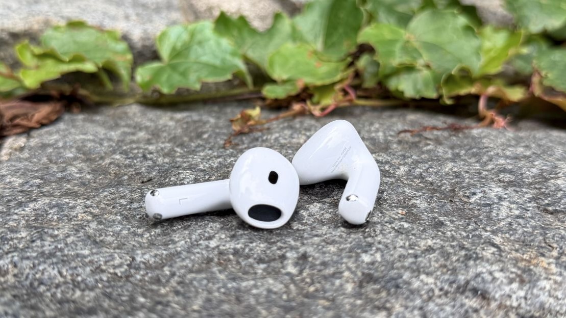 AirPods 5 без кейса