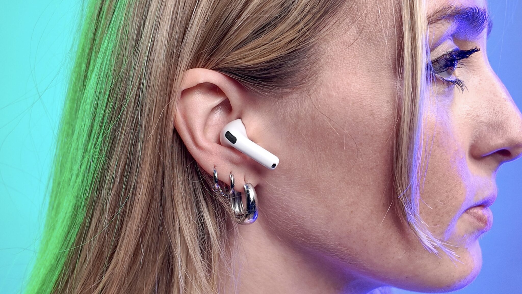 AirPods 5 в ушах