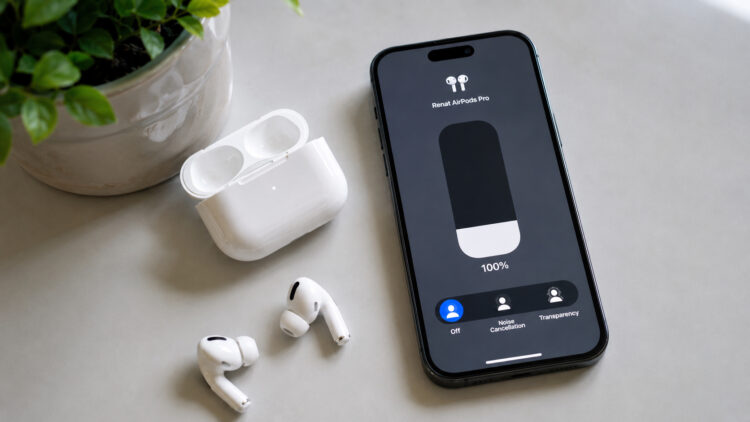 Работают ли AirPods без кейса и зачем нужен футляр после подключения наушников к iPhone. Фото.