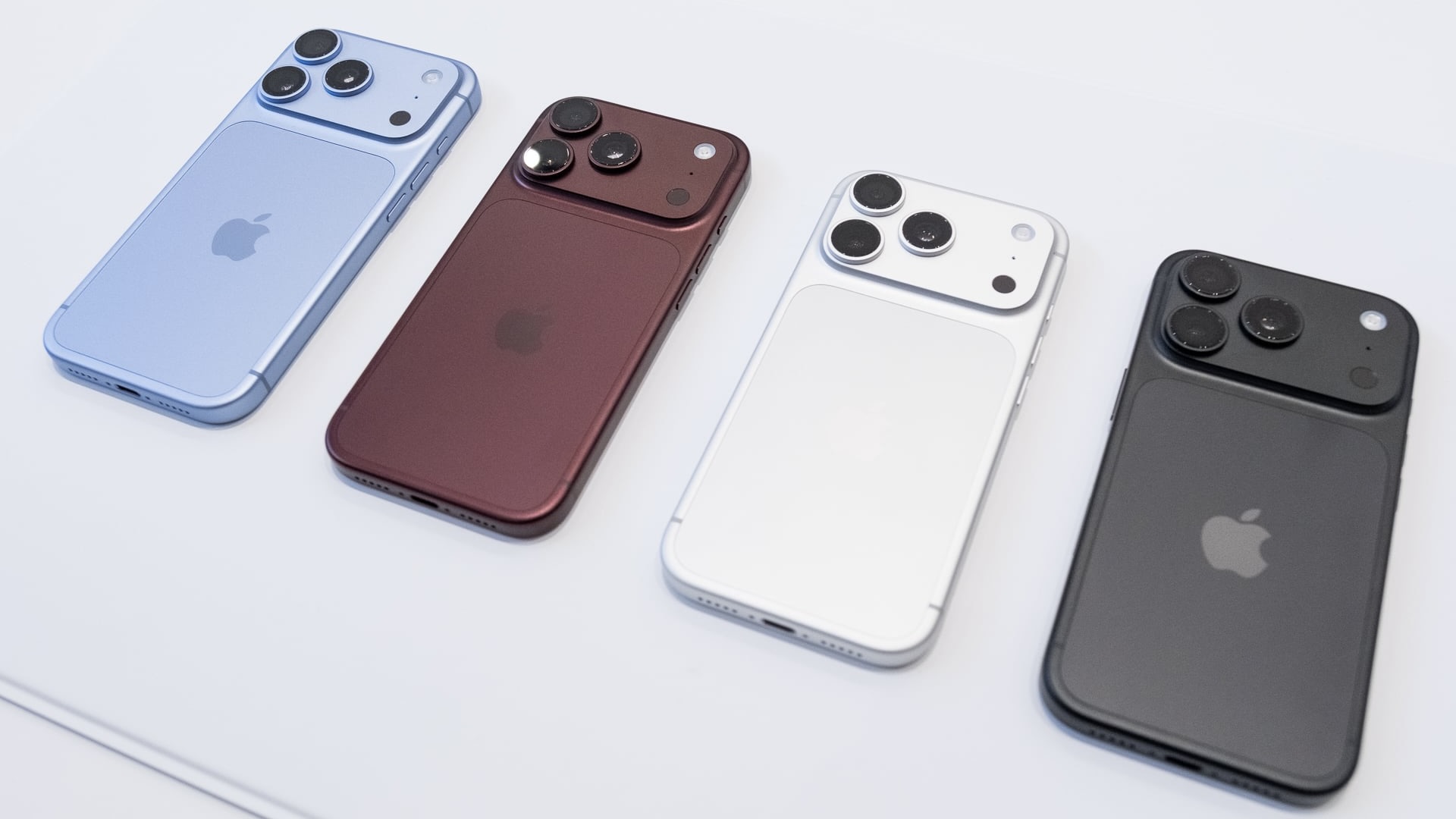 Сколько оперативки в iPhone 18 Pro и 18 Pro Max. Все цвета iPhone 18 Pro и 18 Pro Max. Фото.