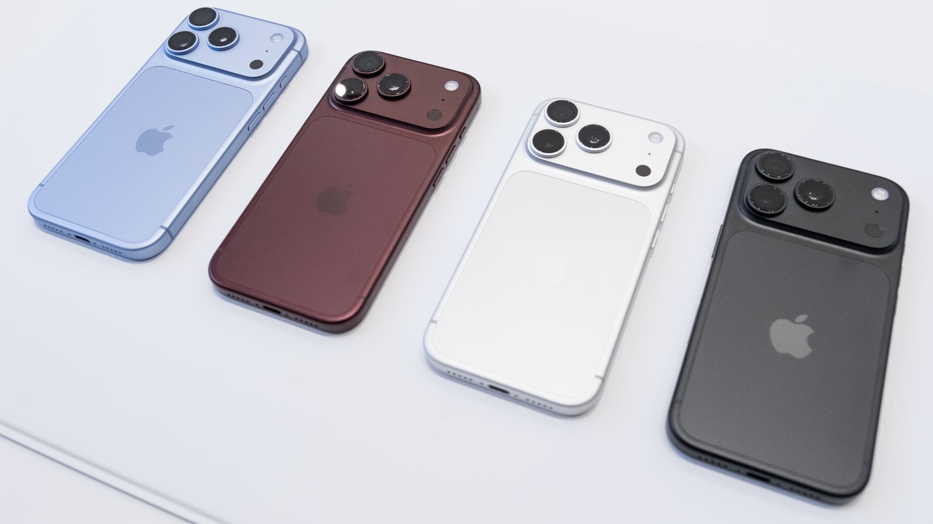 iPhone 18 Pro и Pro Max: чип и камера решают. Все цвета iPhone 18 Pro и Pro Max. Фото.