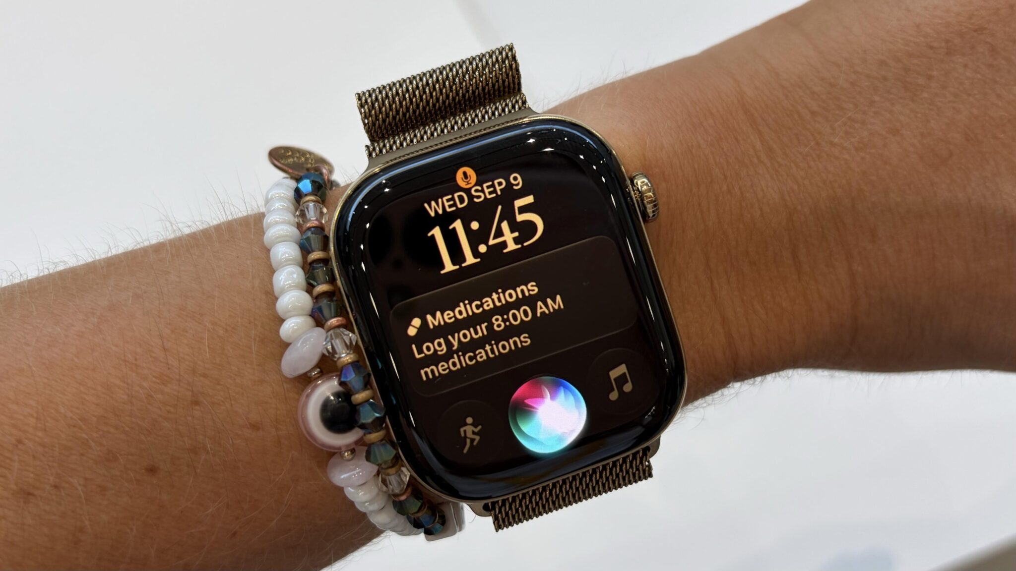 Apple Watch Series 12 и Ultra 4: начинка важнее корпуса. Apple Watch Series 12 с новым циферблатом Siri. Фото.