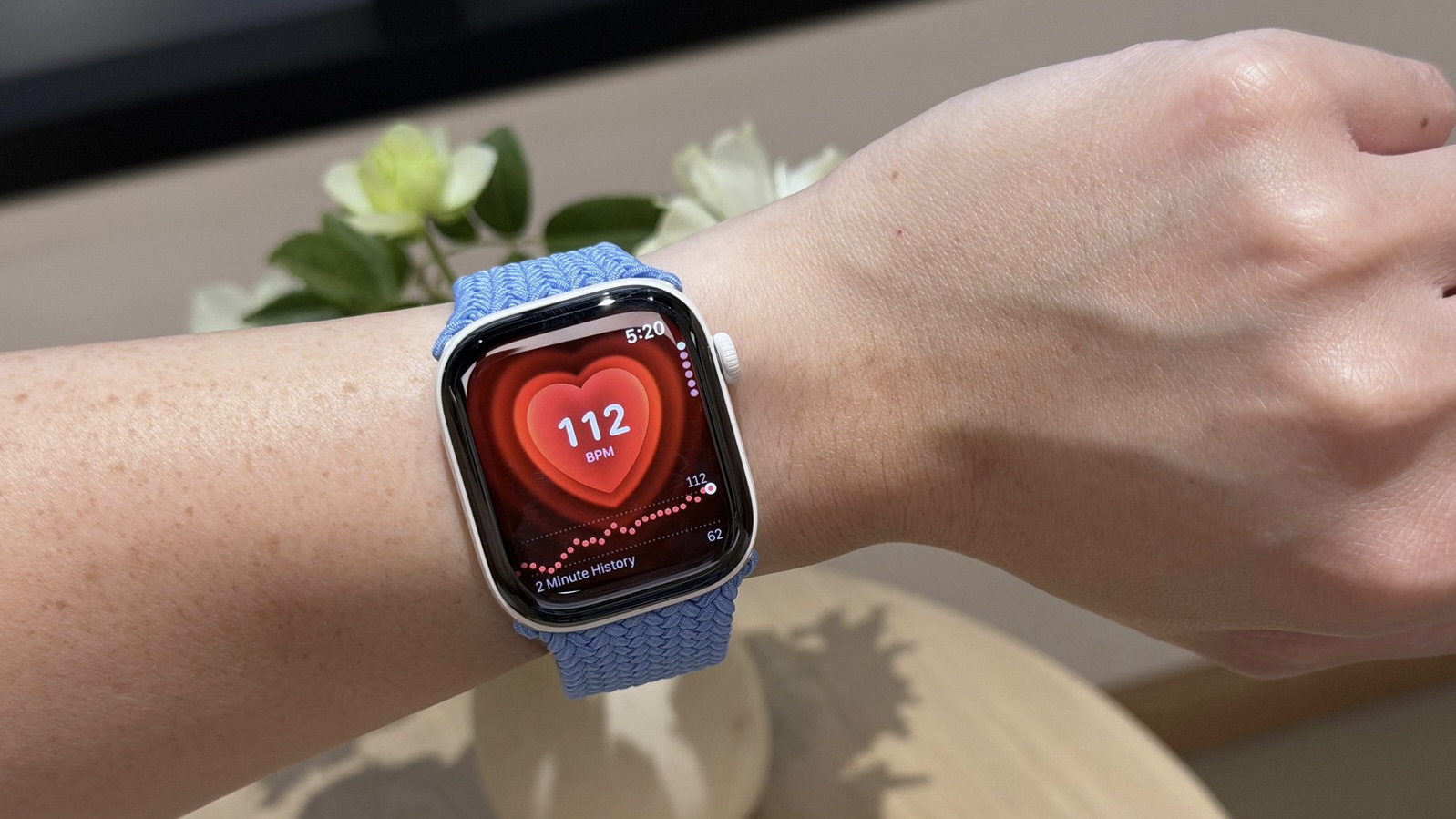 Apple Watch Series 12 на руке