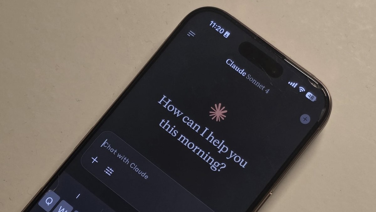 Нейросеть Claude на iPhone