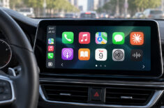 Как включить нейросеть Claude в CarPlay и общаться с ИИ голосом в дороге. Фото.