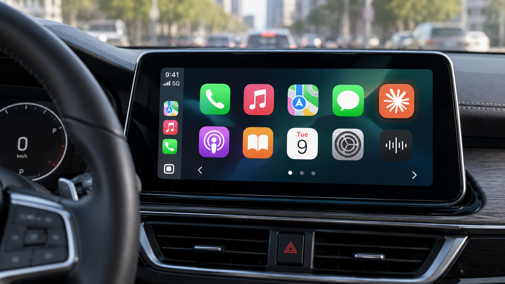 Иконка нейросети Claude на главном экране CarPlay. Фото.