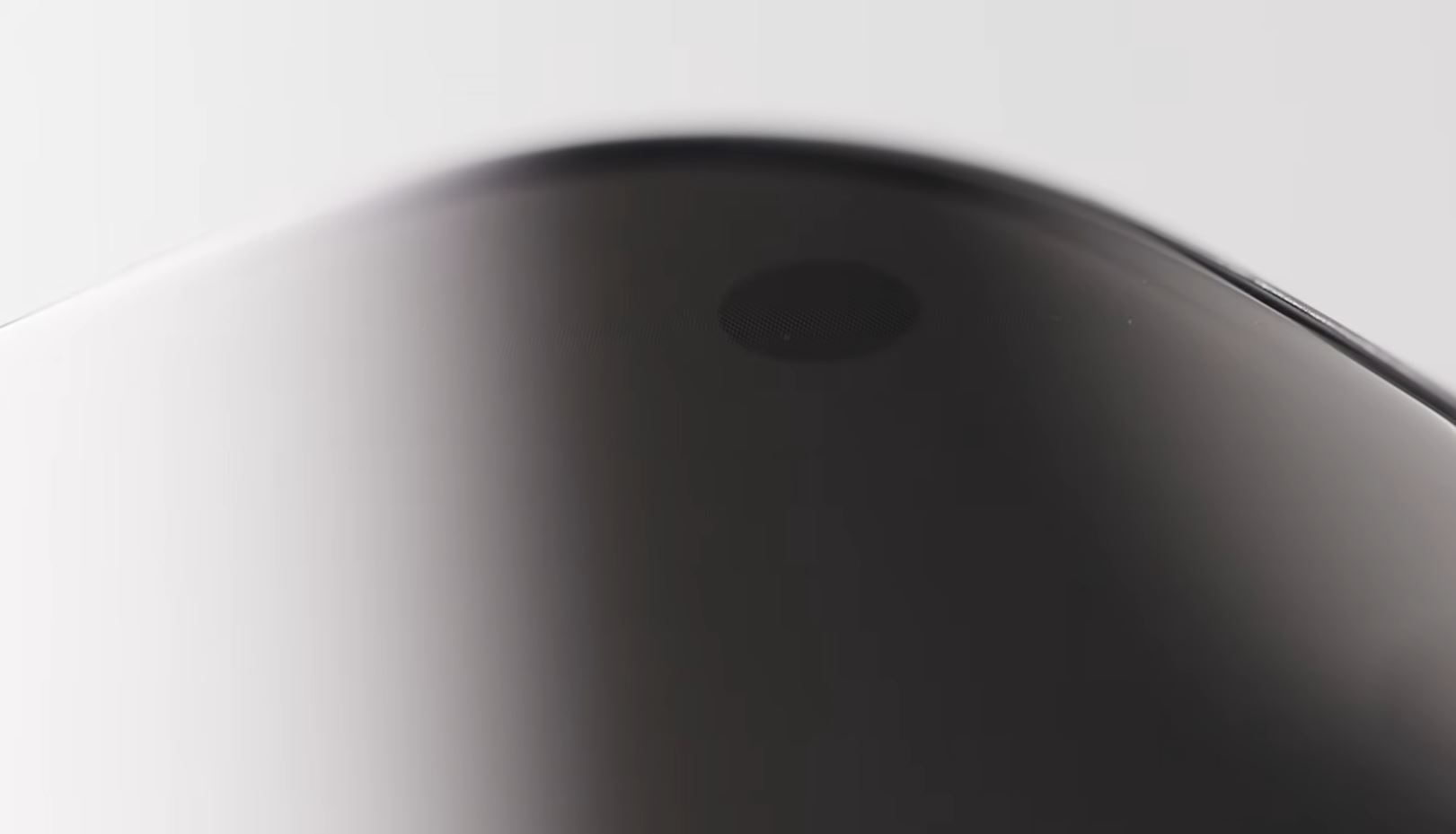 Инфракрасный датчик Face ID в левом углу экрана Айфона
